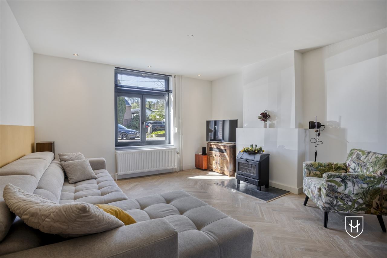 Halfvrijstaand woonhuis met zonnepanelen, 4 slaapkamers, een inpandige garage en een diepe achtertuin, rustig gelegen in Riemst-Kanne