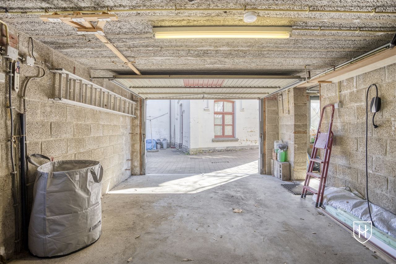 Halfvrijstaand woonhuis met zonnepanelen, 4 slaapkamers, een inpandige garage en een diepe achtertuin, rustig gelegen in Riemst-Kanne