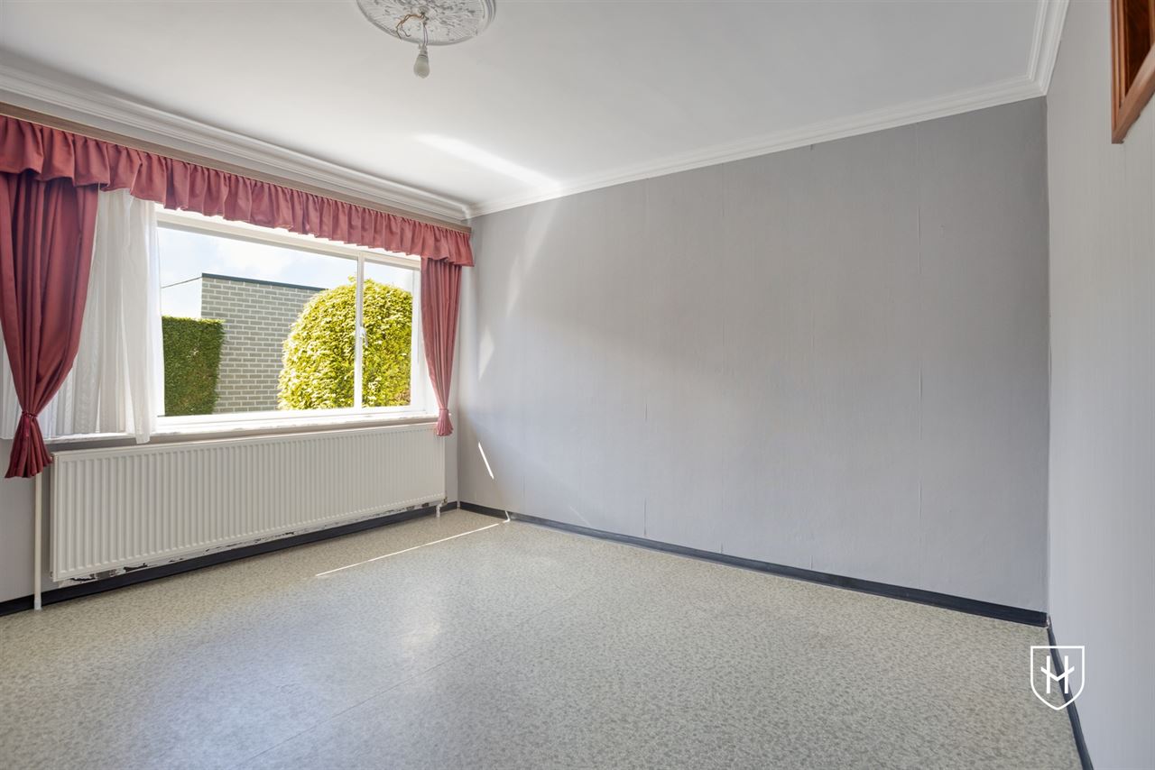Goed onderhouden bungalowwoning met 3 slaapkamers, gelegen op een mooi perceel van maar liefst 10a 18ca, in een rustige en groene omgeving te Genk.
