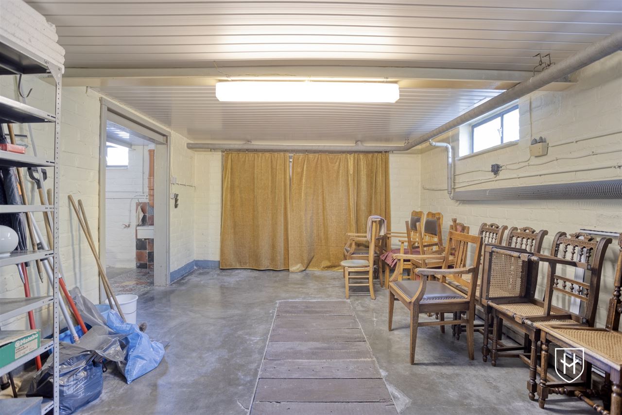 Goed onderhouden bungalowwoning met 3 slaapkamers, gelegen op een mooi perceel van maar liefst 10a 18ca, in een rustige en groene omgeving te Genk.