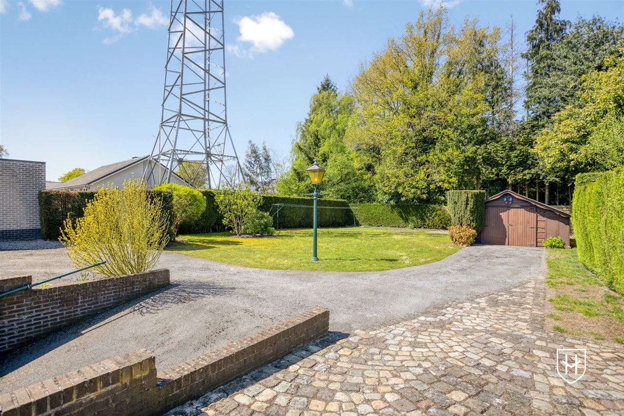 Goed onderhouden bungalowwoning met 3 slaapkamers, gelegen op een mooi perceel van maar liefst 10a 18ca, in een rustige en groene omgeving te Genk.