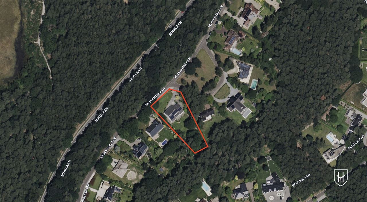 Architecturale villa met riante garage voor 10 wagens en binnenzwembad, op een schitterend perceel van 28a 89ca, prominent gelegen in vermaarde villawijk te Maasmechelen
