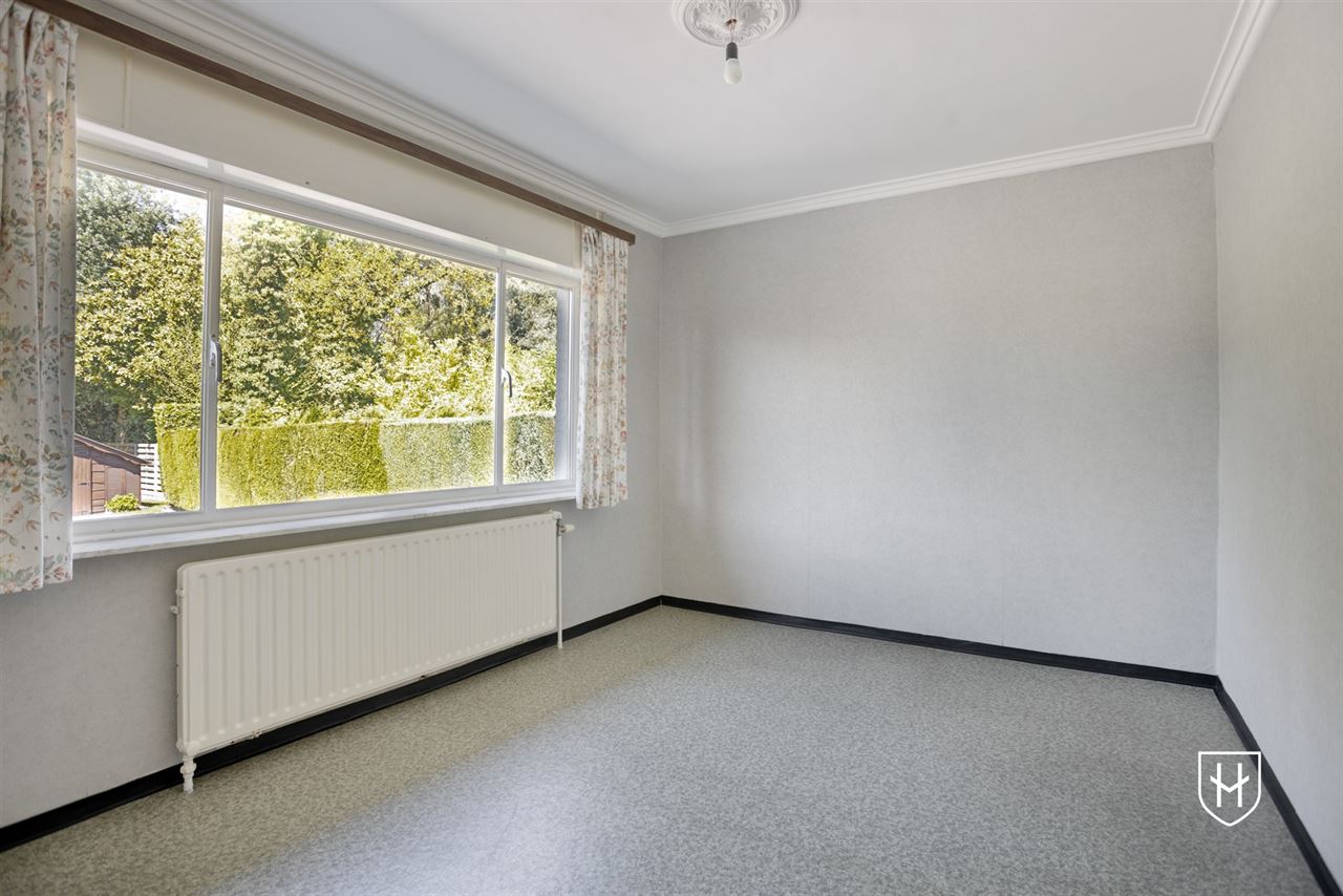 Goed onderhouden bungalowwoning met 3 slaapkamers, gelegen op een mooi perceel van maar liefst 10a 18ca, in een rustige en groene omgeving te Genk.