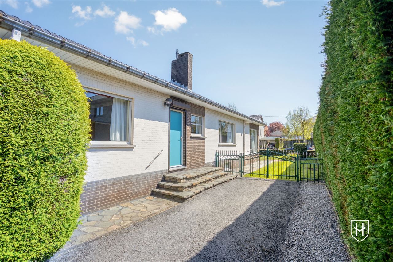 Goed onderhouden bungalowwoning met 3 slaapkamers, gelegen op een mooi perceel van maar liefst 10a 18ca, in een rustige en groene omgeving te Genk.