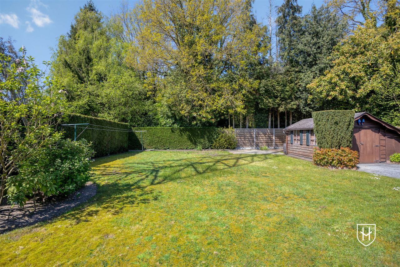 Goed onderhouden bungalowwoning met 3 slaapkamers, gelegen op een mooi perceel van maar liefst 10a 18ca, in een rustige en groene omgeving te Genk.