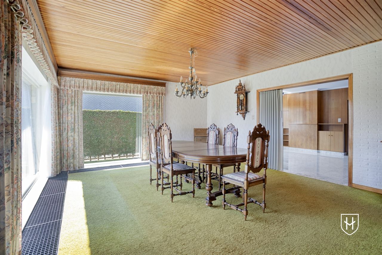 Goed onderhouden bungalowwoning met 3 slaapkamers, gelegen op een mooi perceel van maar liefst 10a 18ca, in een rustige en groene omgeving te Genk.