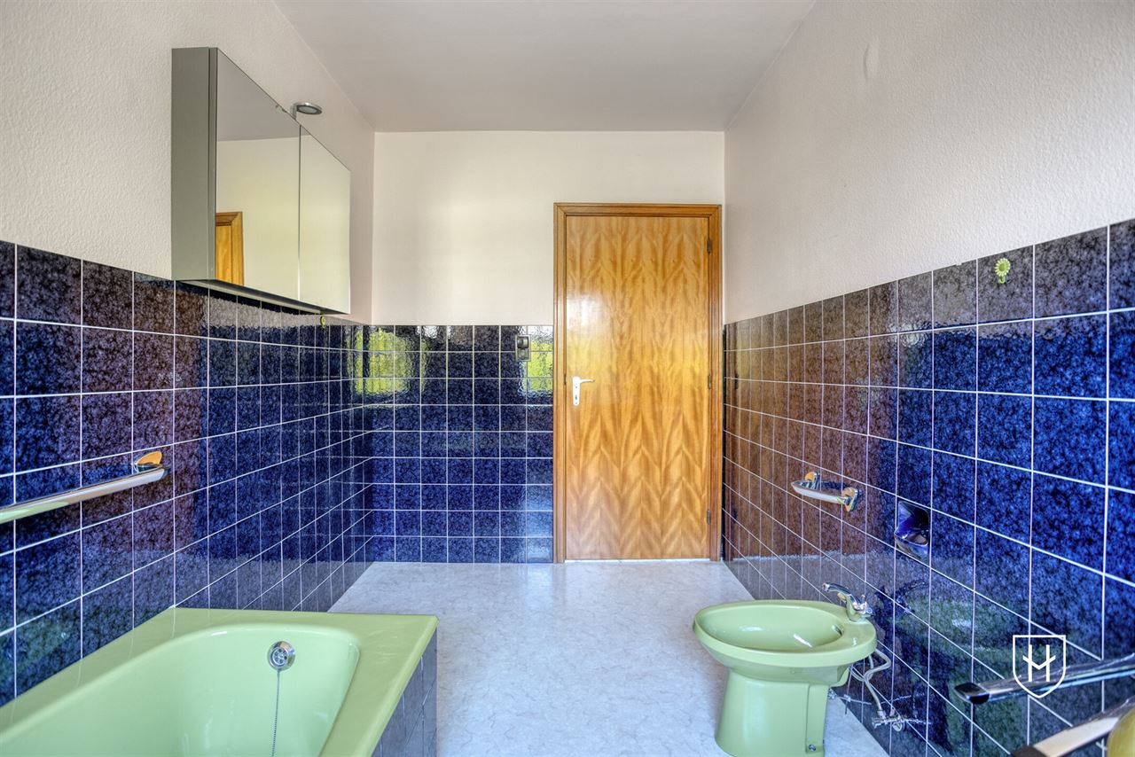 Goed onderhouden bungalowwoning met 3 slaapkamers, gelegen op een mooi perceel van maar liefst 10a 18ca, in een rustige en groene omgeving te Genk.