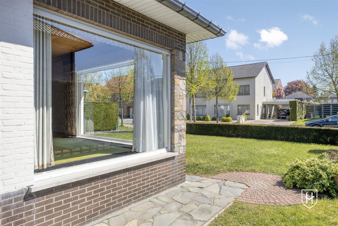 Goed onderhouden bungalowwoning met 3 slaapkamers, gelegen op een mooi perceel van maar liefst 10a 18ca, in een rustige en groene omgeving te Genk.