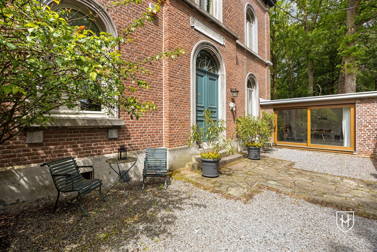 Historic mansion with guest house on a privileged location in an idyllic and natural setting in Visé