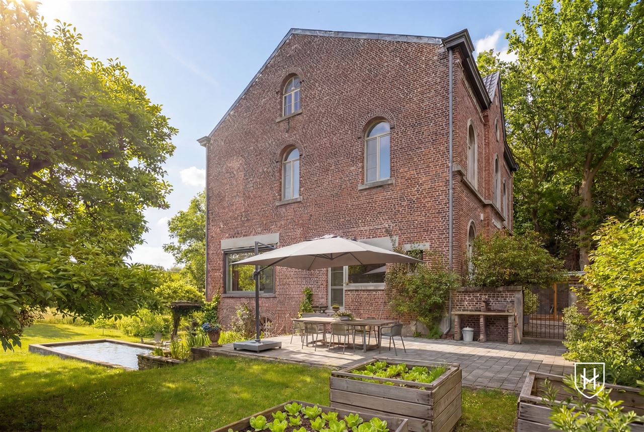 Historic mansion with guest house on a privileged location in an idyllic and natural setting in Visé