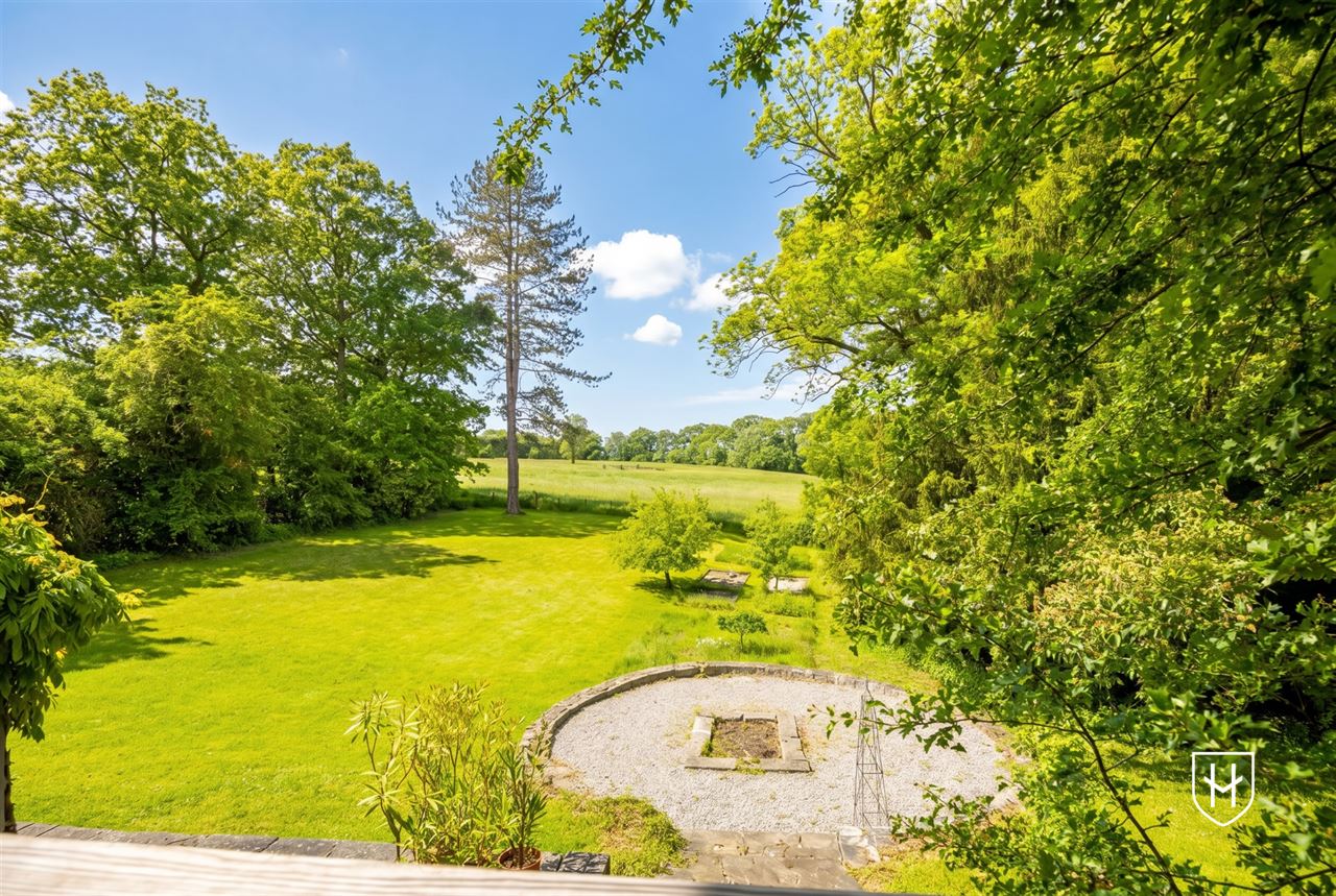 Historic mansion with guest house on a privileged location in an idyllic and natural setting in Visé