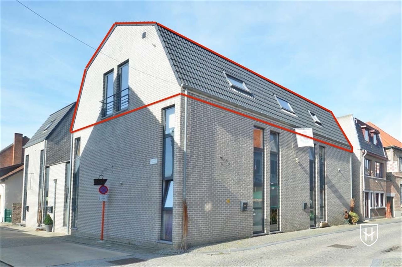 Schitterend penthouse met autostandplaats en riant terras, uniek gelegen in het historische stadscentrum van Stokkem