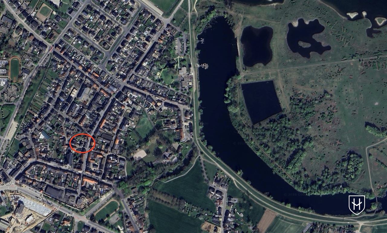 Schitterend penthouse met autostandplaats en riant terras, uniek gelegen in het historische stadscentrum van Stokkem