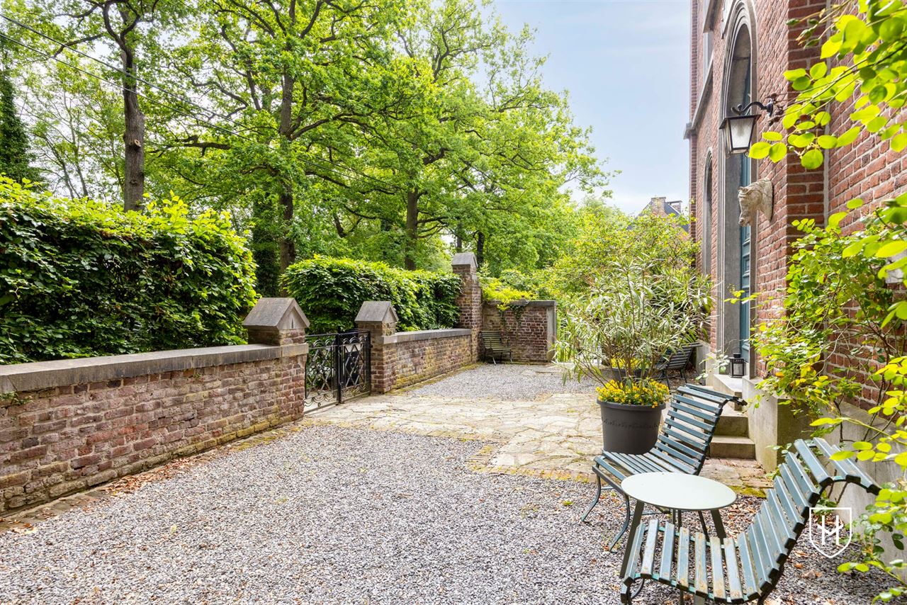 Historic mansion with guest house on a privileged location in an idyllic and natural setting in Visé
