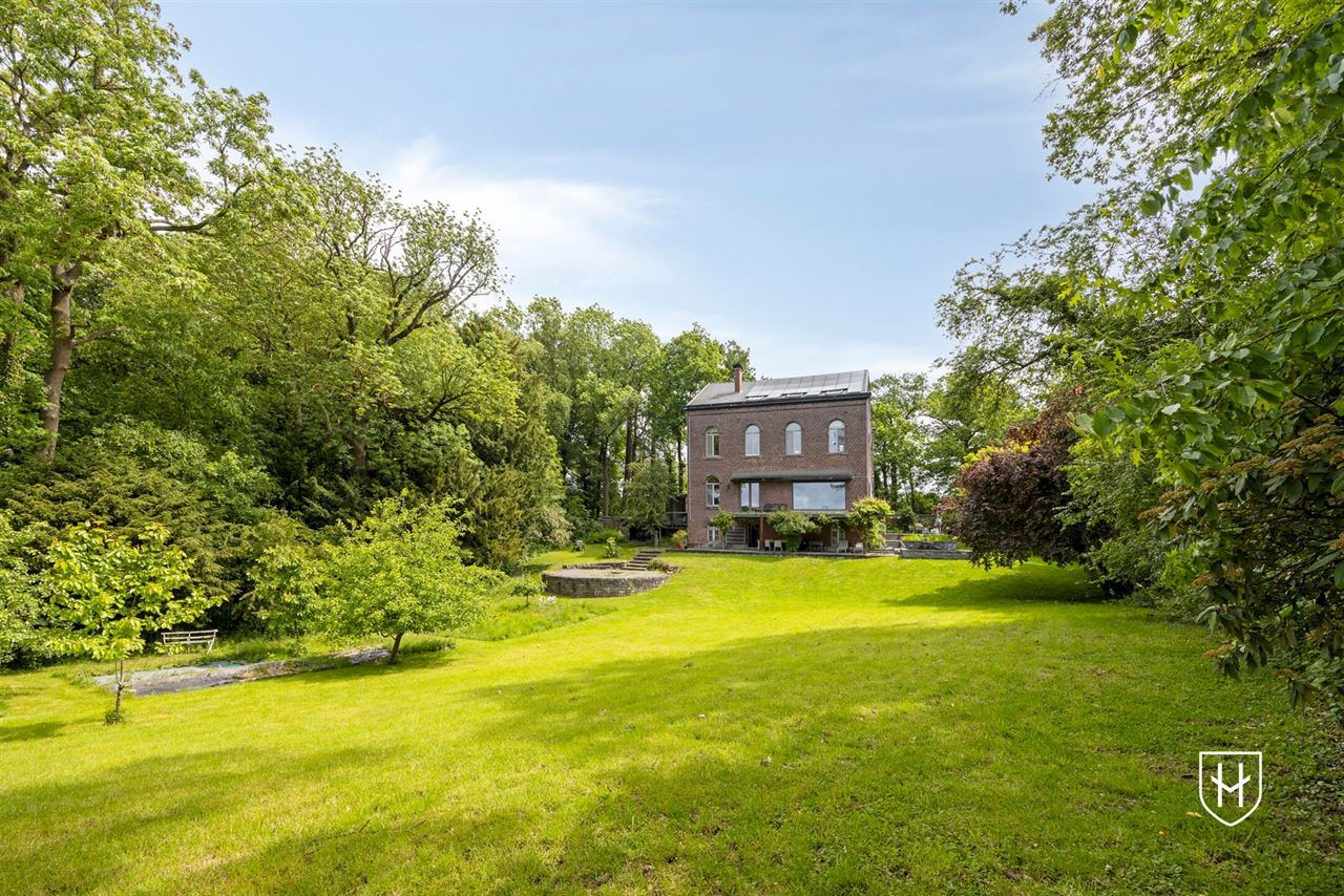 Historic mansion with guest house on a privileged location in an idyllic and natural setting in Visé