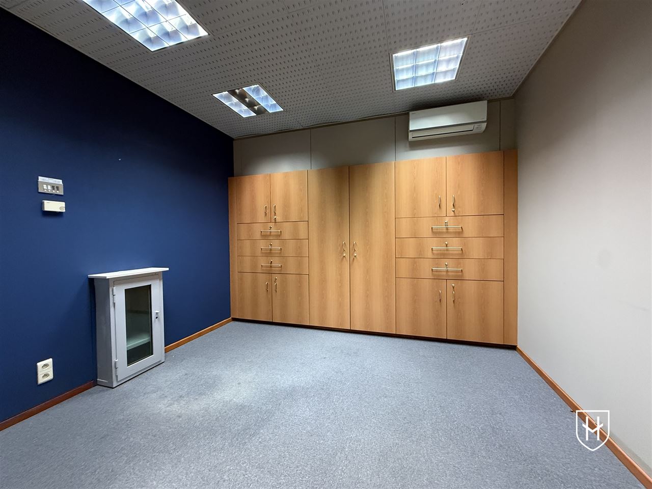 Praktijkruimte / Kantorencomplex 145 m2 op een absolute zichtlocatie in het centrum van Lanaken, tussen het Gemeenteplein en de Jan Rosierlaan.