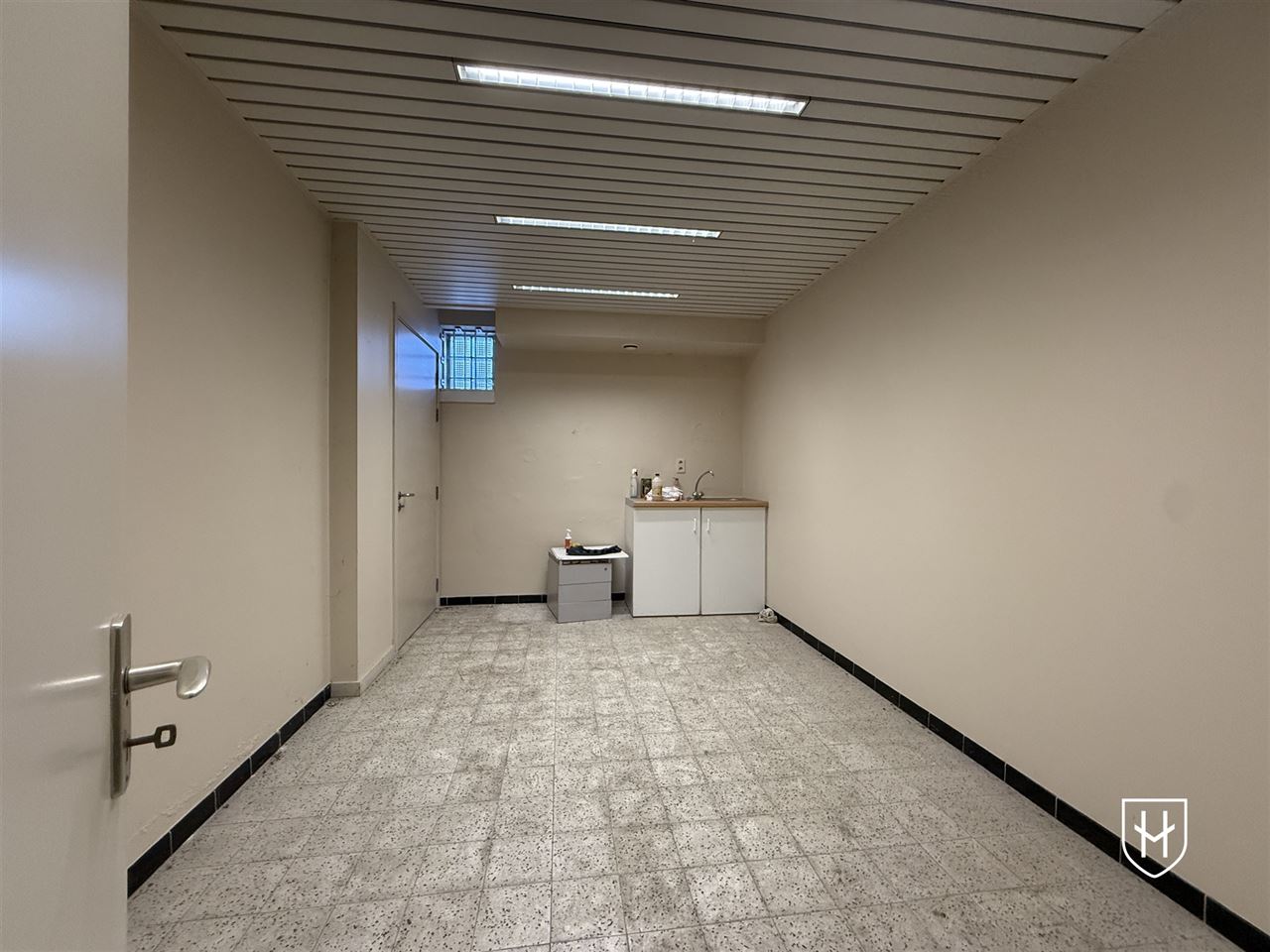 Complexe de bureaux de 145 m2 à un emplacement de premier plan dans le centre de Lanaken, entre Gemeenteplein et Jan Rosierlaan.
