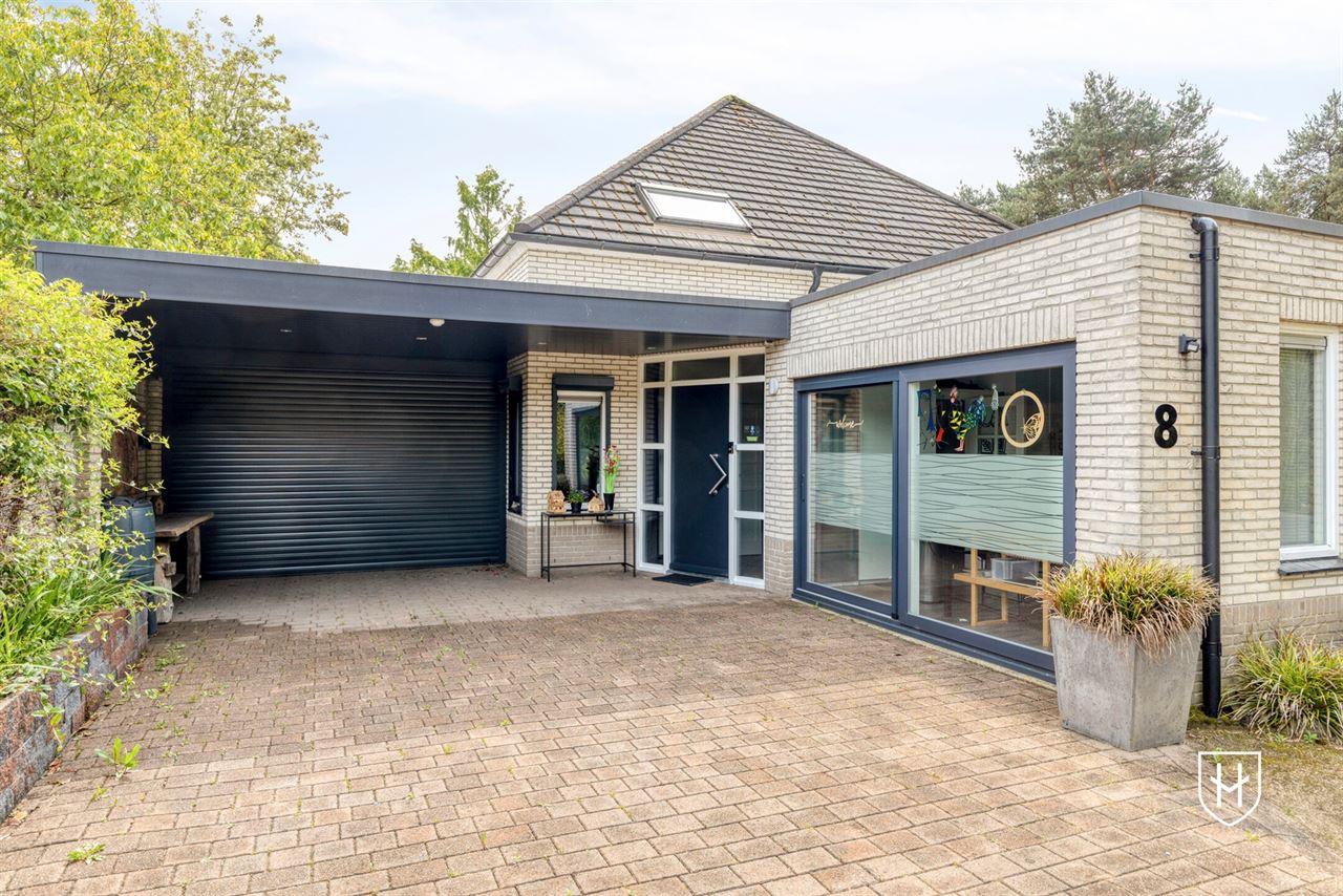 Architectural home with impressive living space with optimal garden contact and a special park garden with swimming pond with an exceptional nature experience