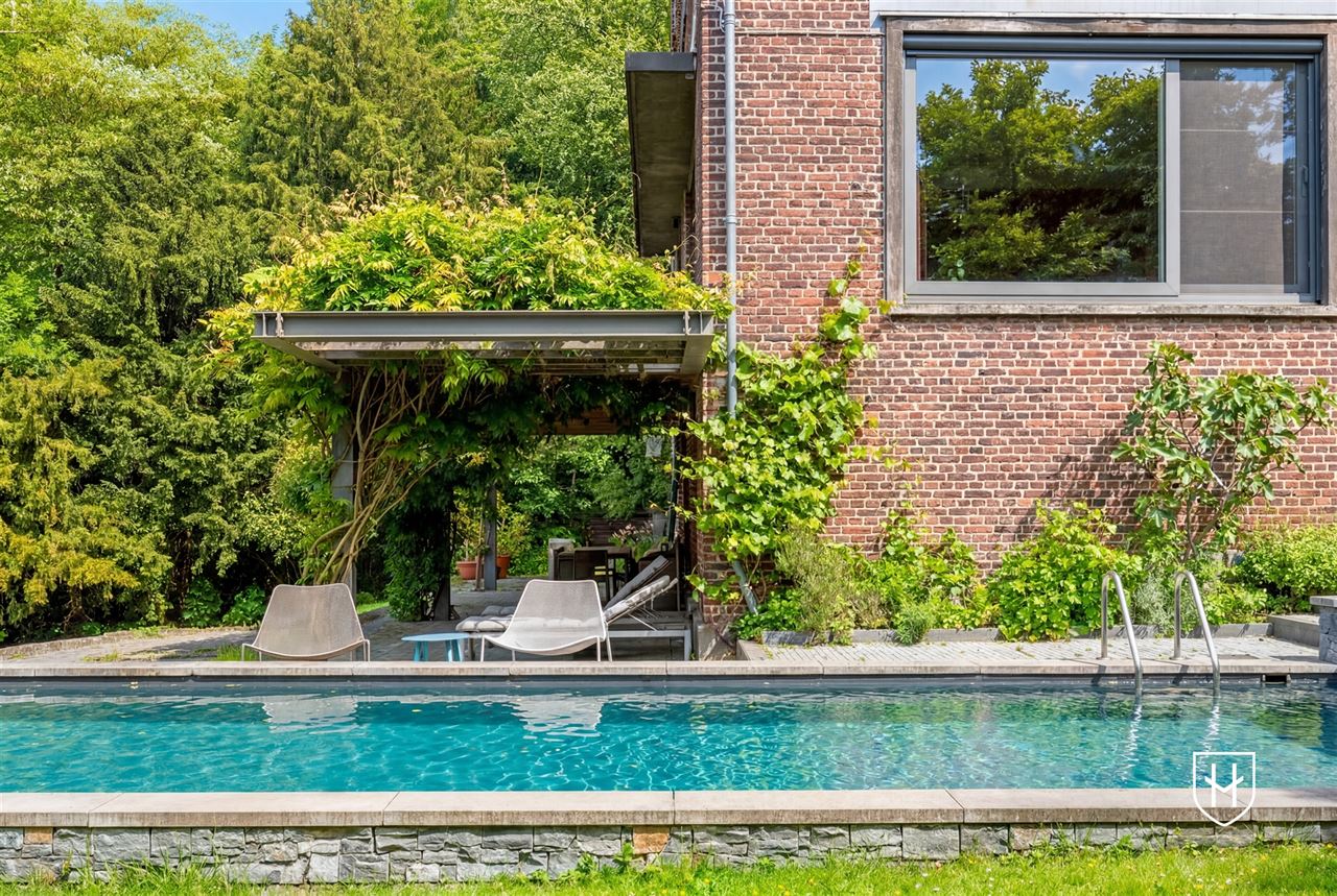 Historic mansion with guest house on a privileged location in an idyllic and natural setting in Visé