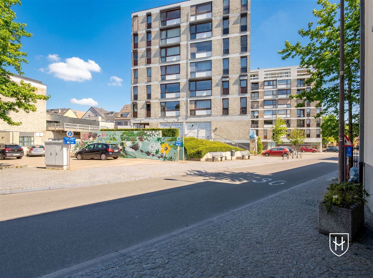 Praktijkruimte / Kantorencomplex 145 m2 op een absolute zichtlocatie in het centrum van Lanaken, tussen het Gemeenteplein en de Jan Rosierlaan.