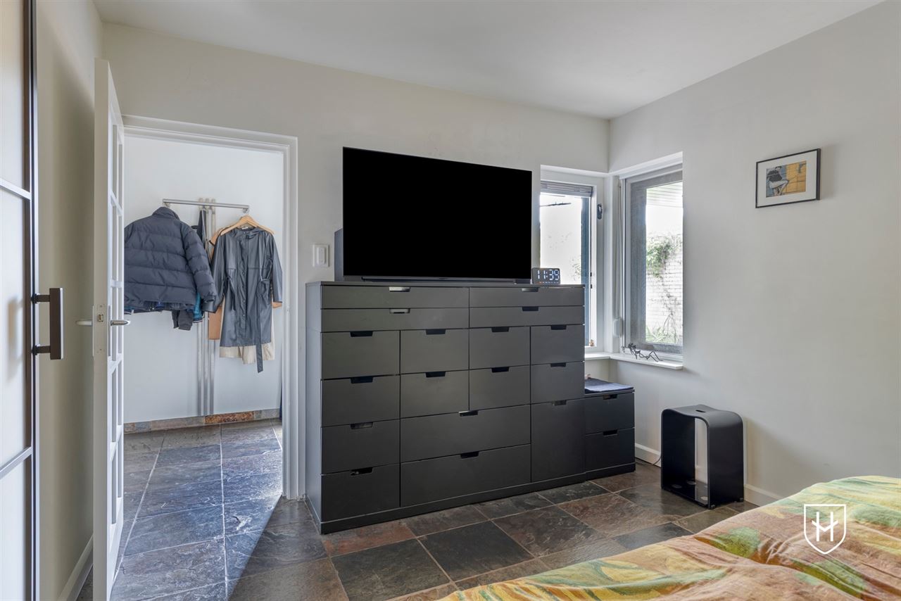 Architecturale woning met indrukwekkende leefruimte met optimaal tuincontact en een bijzondere parktuin met zwemvijver voor een uitzonderlijke natuurbeleving