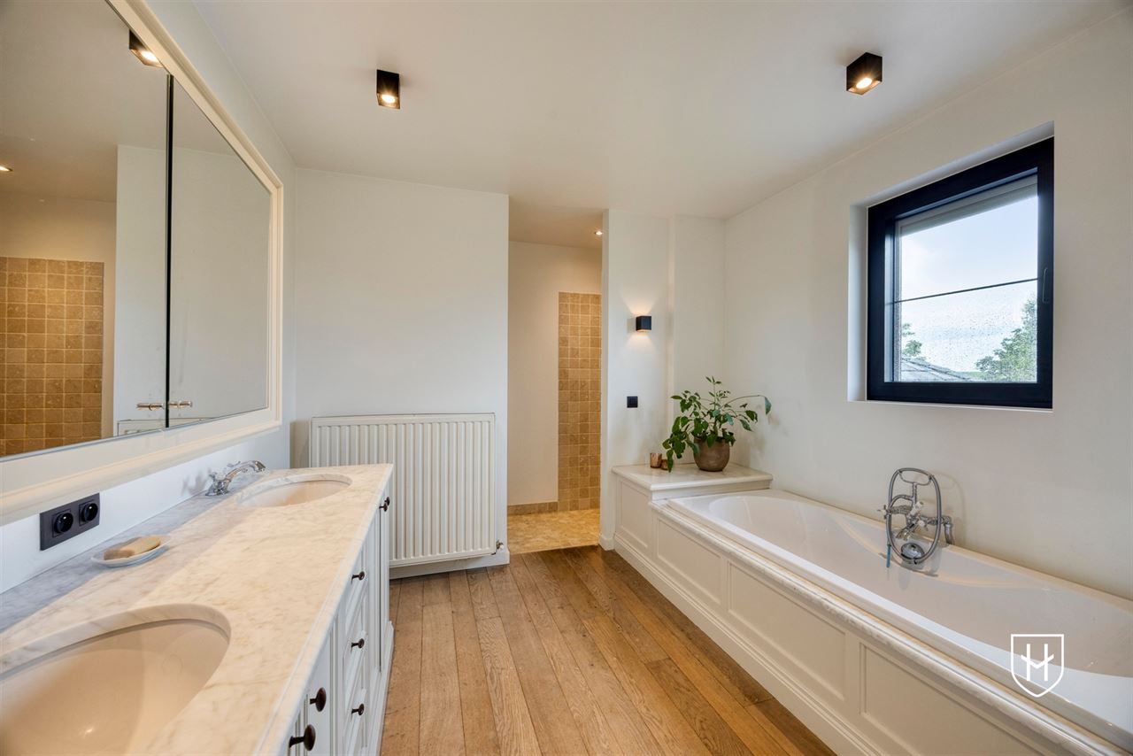 Manoir exclusif avec espace de pratique avec 4 chambres à coucher et vue imprenable dans un quartier résidentiel convoité près du centre de Tongres