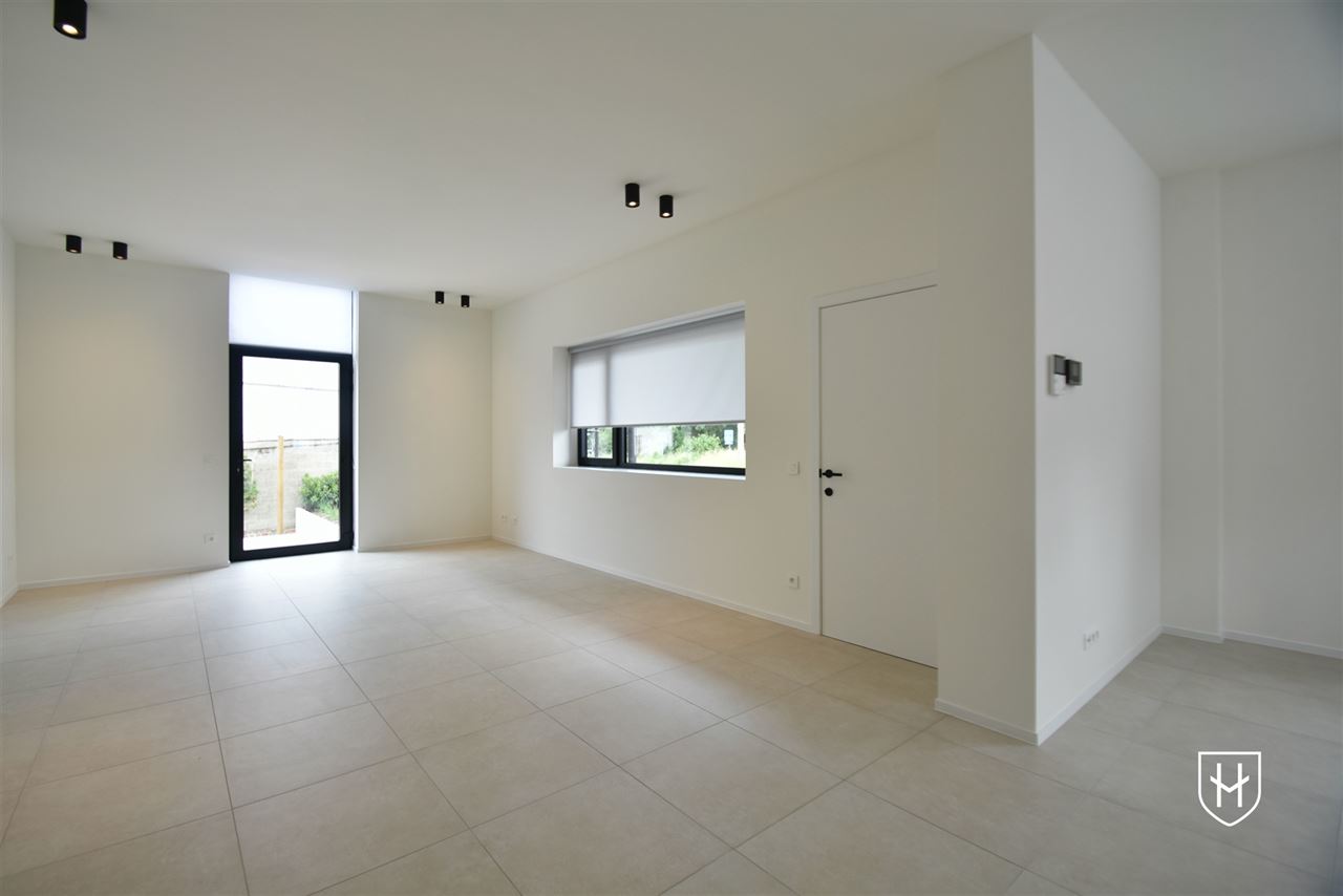 2 luxe appartementen met 3 slaapkamers en 2 badkamers, beide met eigen tuintje en terras, te Lanaken-Veldwezelt