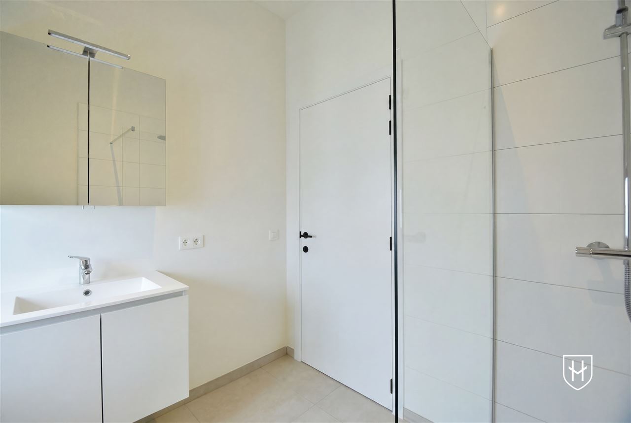 2 luxe appartementen met 3 slaapkamers en 2 badkamers, beide met eigen tuintje en terras, te Lanaken-Veldwezelt