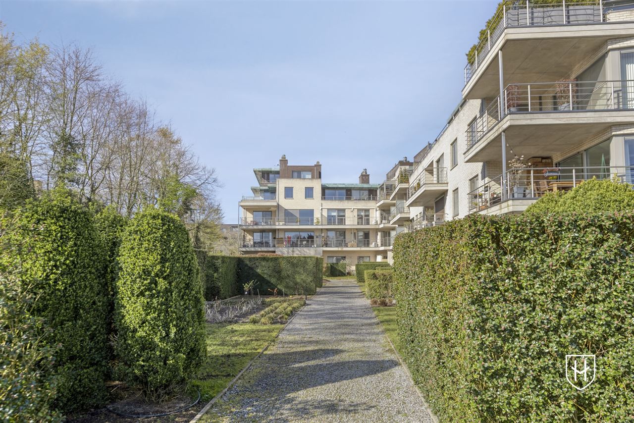 Modern en hedendaags hoekappartement met 2 slaapkamers en zicht op parktuin