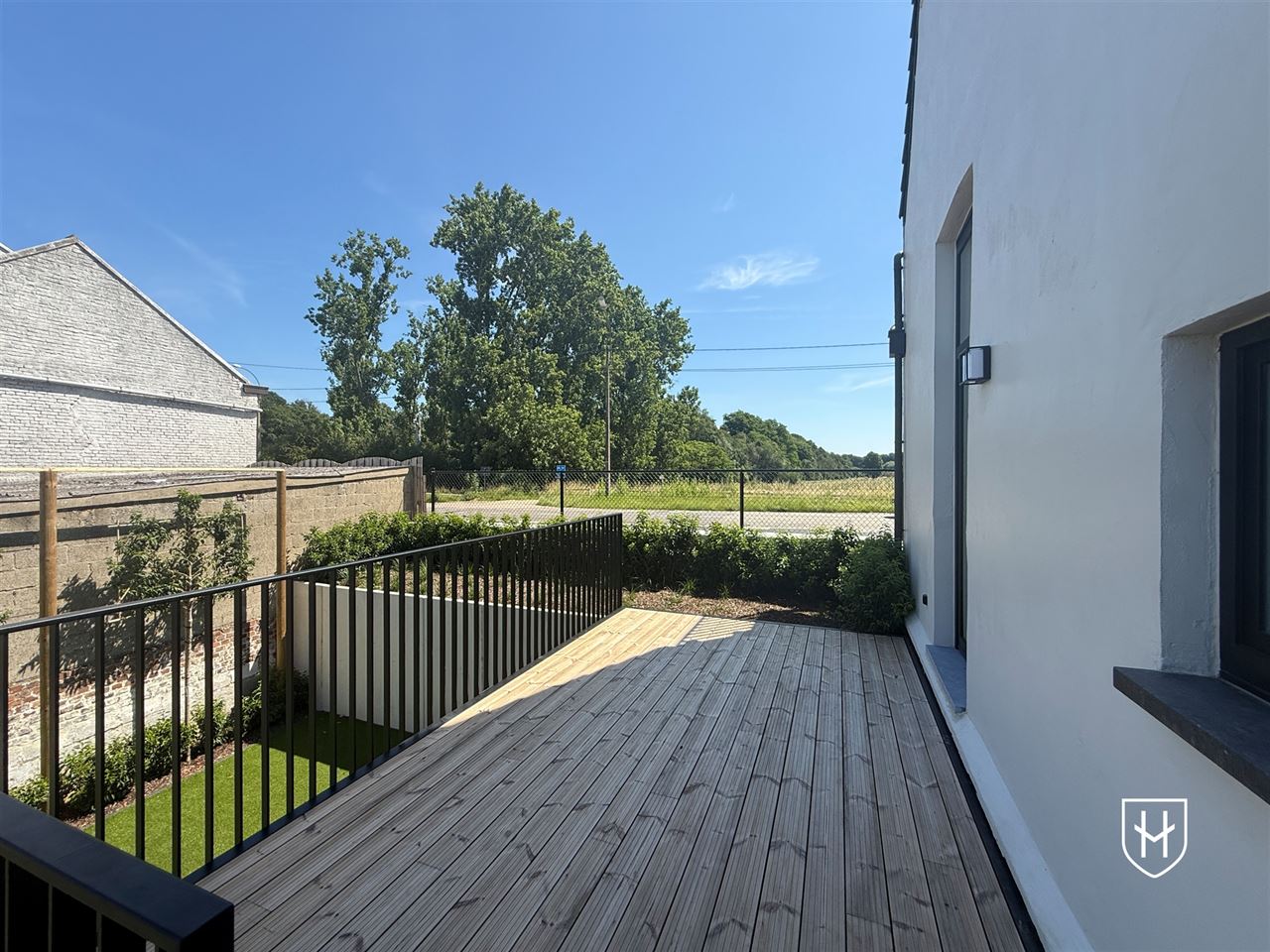 2 luxe appartementen met 3 slaapkamers en 2 badkamers, beide met eigen tuintje en terras, te Lanaken-Veldwezelt