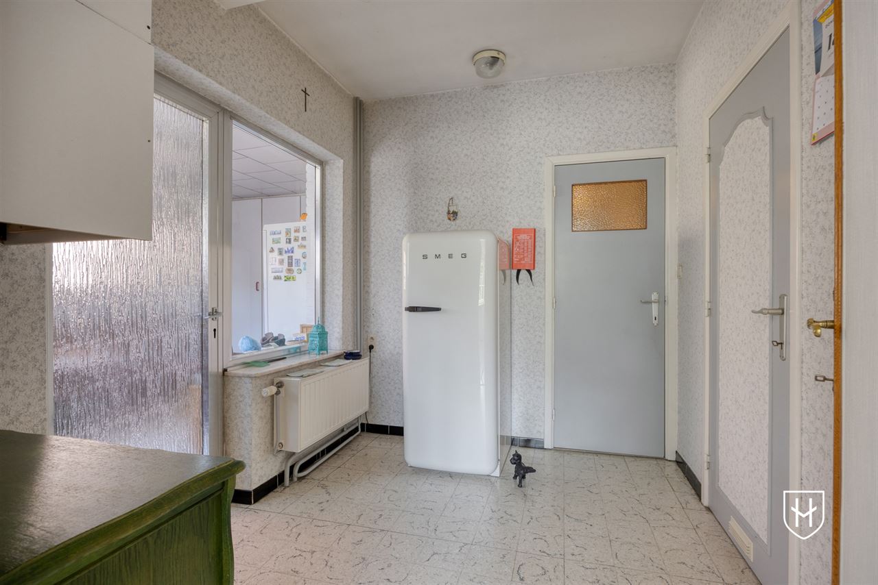 Goed onderhouden gezinswoning met 4 slaapkamers en zonnepanelen, gelegen in het geliefde kerkdorpje Veldwezelt, op steenworp afstand van Maastricht.