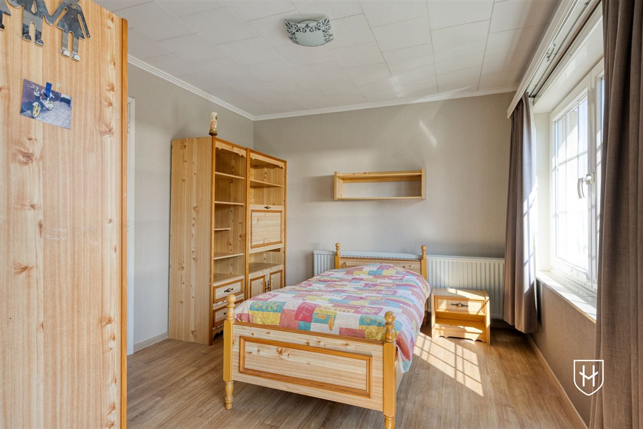 Goed onderhouden gezinswoning met 4 slaapkamers en zonnepanelen, gelegen in het geliefde kerkdorpje Veldwezelt, op steenworp afstand van Maastricht.