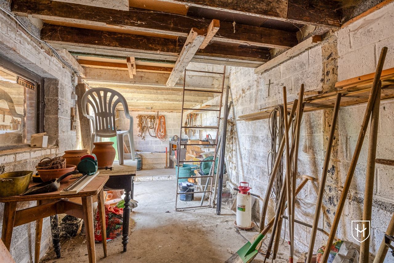 Goed onderhouden gezinswoning met 4 slaapkamers en zonnepanelen, gelegen in het geliefde kerkdorpje Veldwezelt, op steenworp afstand van Maastricht.