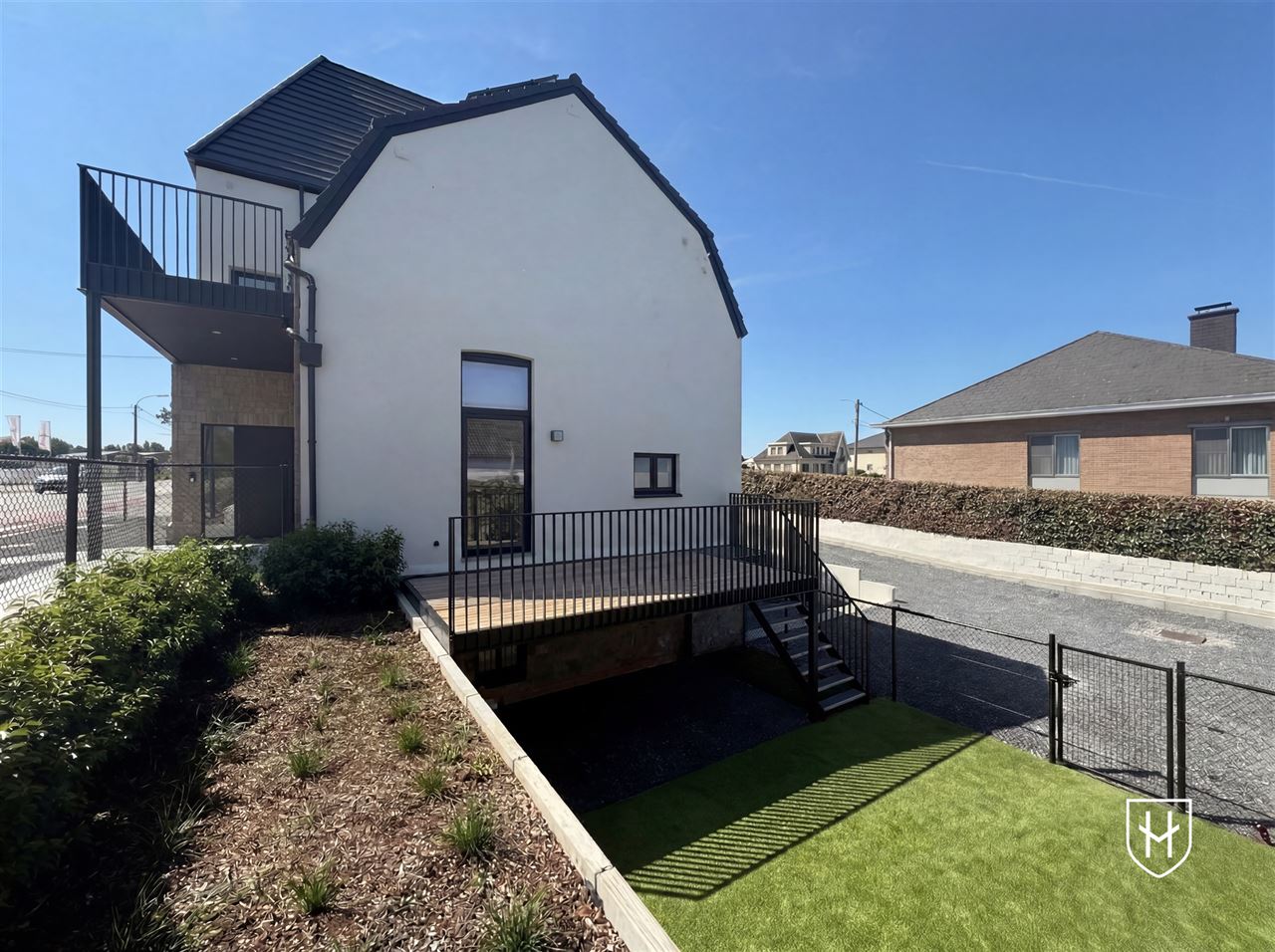 2 luxe appartementen met 3 slaapkamers en 2 badkamers, beide met eigen tuintje en terras, te Lanaken-Veldwezelt
