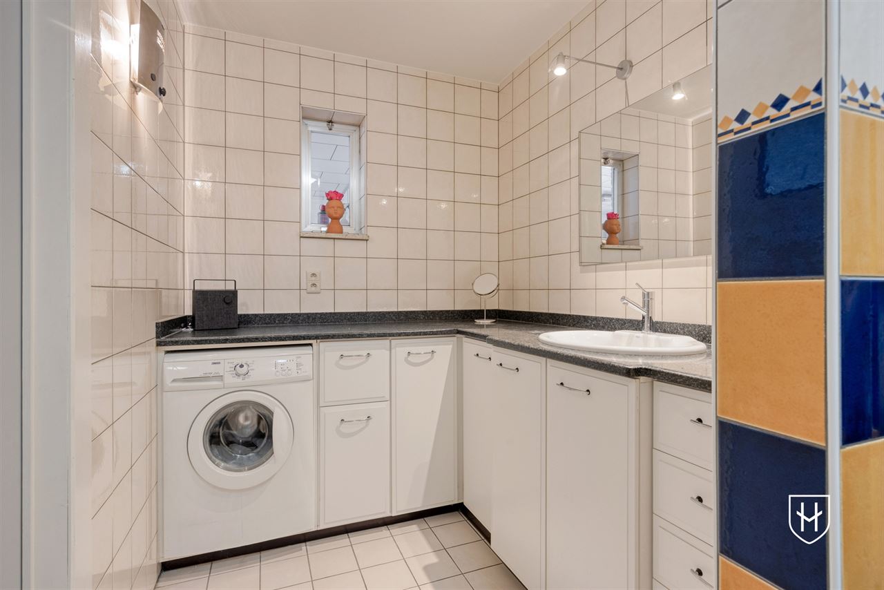 Goed onderhouden gezinswoning met 4 slaapkamers en zonnepanelen, gelegen in het geliefde kerkdorpje Veldwezelt, op steenworp afstand van Maastricht.