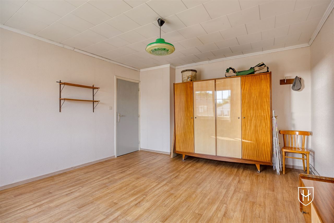 Goed onderhouden gezinswoning met 4 slaapkamers en zonnepanelen, gelegen in het geliefde kerkdorpje Veldwezelt, op steenworp afstand van Maastricht.