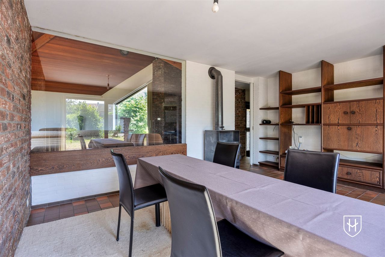 Modernistische architectenwoning op een royaal zonnig perceel op een residentiële zichtlocatie te Mol