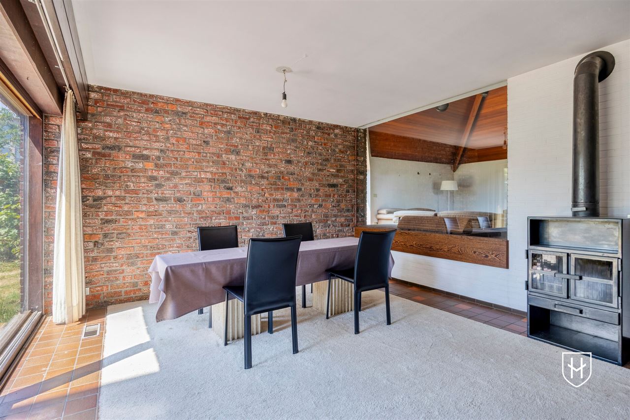 Modernistische architectenwoning op een royaal zonnig perceel op een residentiële zichtlocatie te Mol
