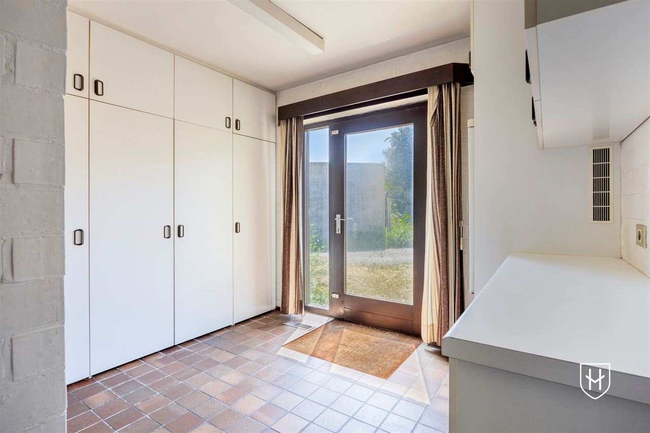 Modernistische architectenwoning op een royaal zonnig perceel op een residentiële zichtlocatie te Mol
