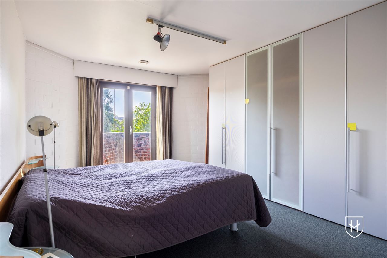 Modernistische architectenwoning op een royaal zonnig perceel op een residentiële zichtlocatie te Mol