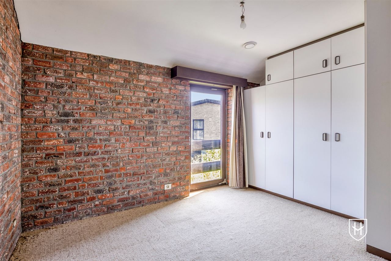 Modernistische architectenwoning op een royaal zonnig perceel op een residentiële zichtlocatie te Mol