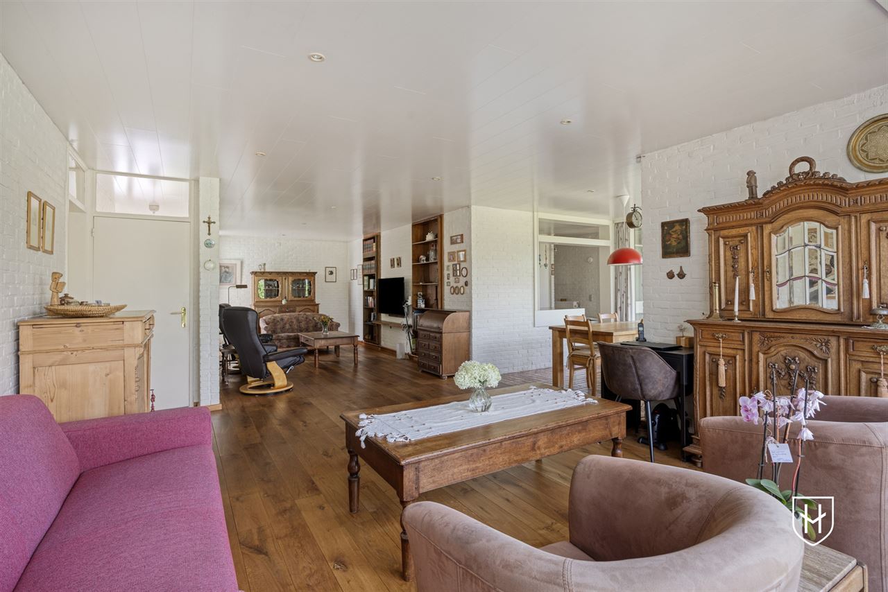 Karaktervolle modernistische bungalow van architect Lode Vandenbroek met 4 slaapkamers op een geliefde locatie te Lommel