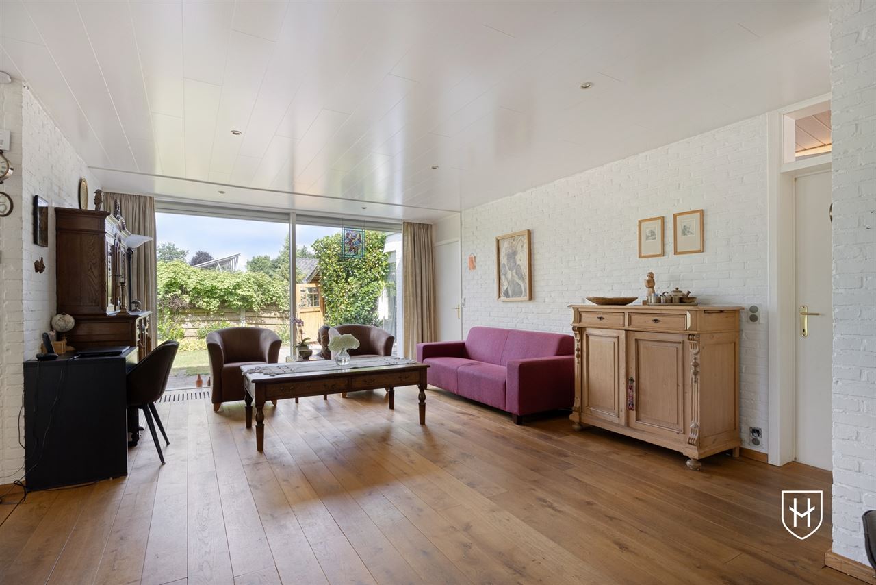Karaktervolle modernistische bungalow van architect Lode Vandenbroek met 4 slaapkamers op een geliefde locatie te Lommel