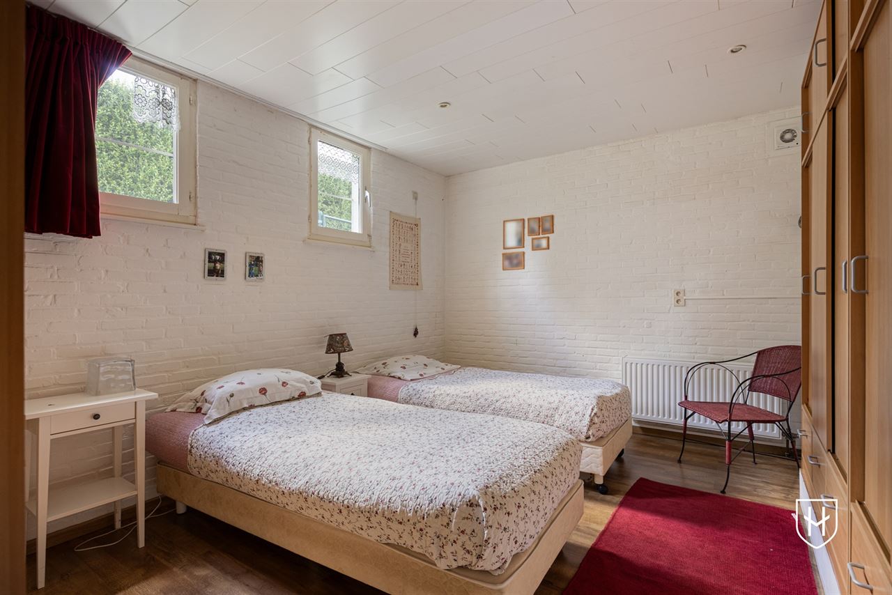 Karaktervolle modernistische bungalow van architect Lode Vandenbroek met 4 slaapkamers op een geliefde locatie te Lommel