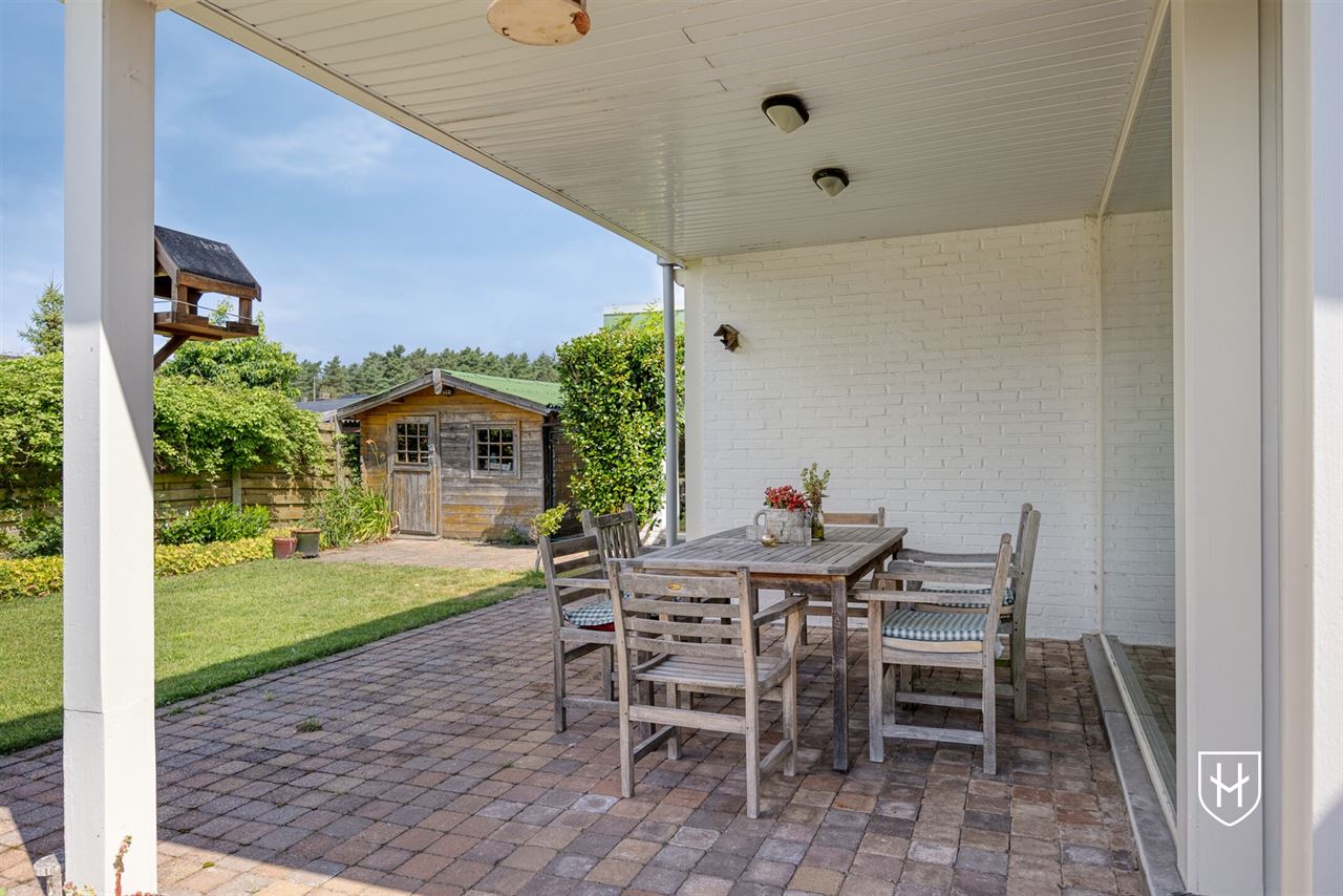 Karaktervolle modernistische bungalow van architect Lode Vandenbroek met 4 slaapkamers op een geliefde locatie te Lommel