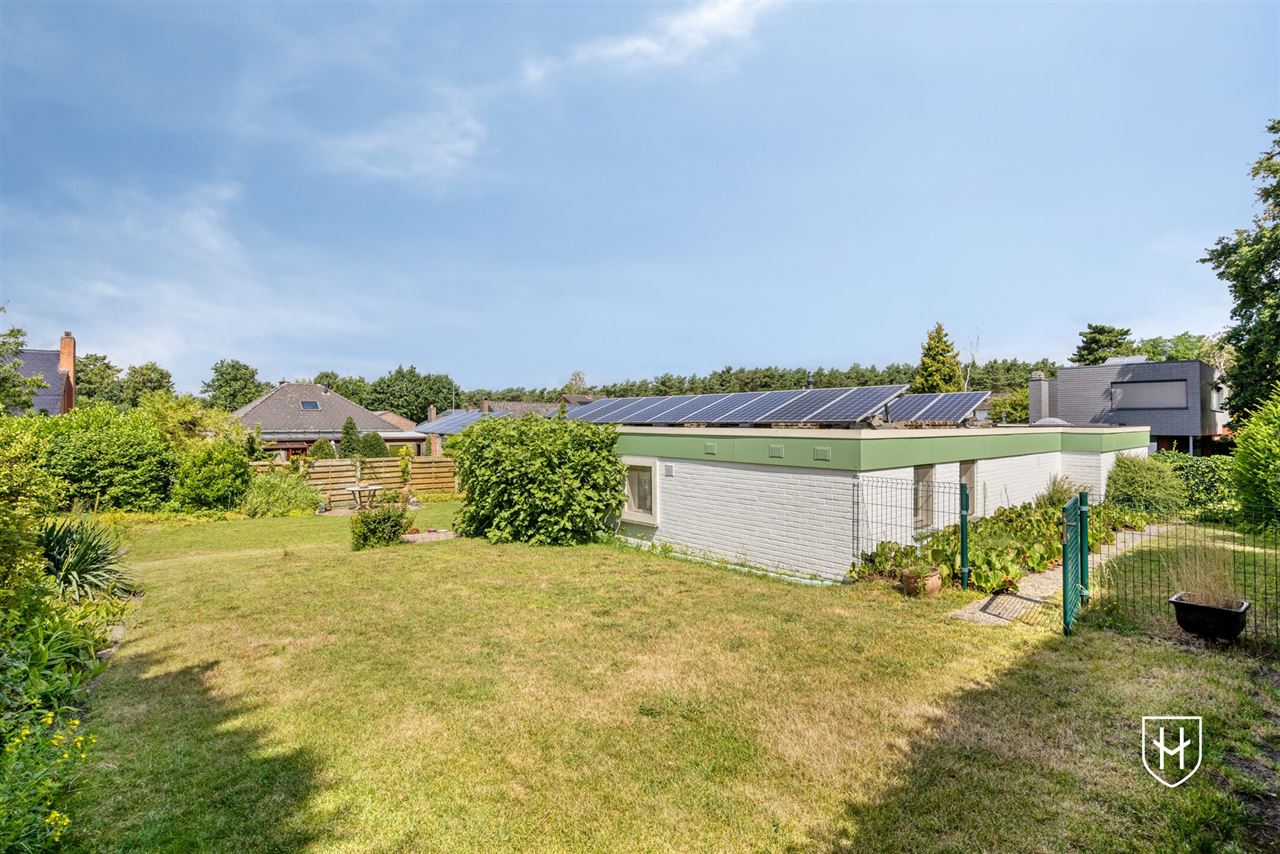 Karaktervolle modernistische bungalow van architect Lode Vandenbroek met 4 slaapkamers op een geliefde locatie te Lommel