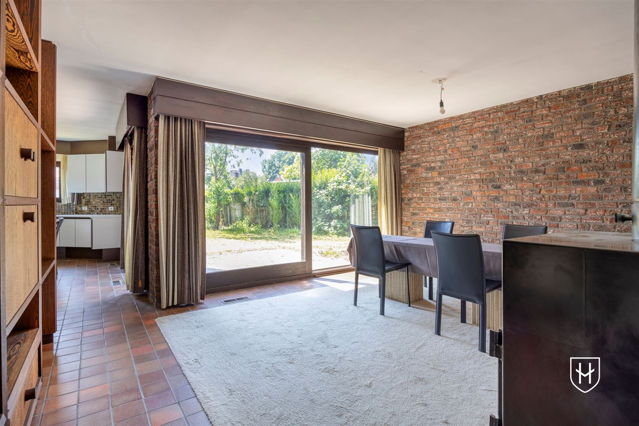 Modernistische architectenwoning op een royaal zonnig perceel op een residentiële zichtlocatie te Mol