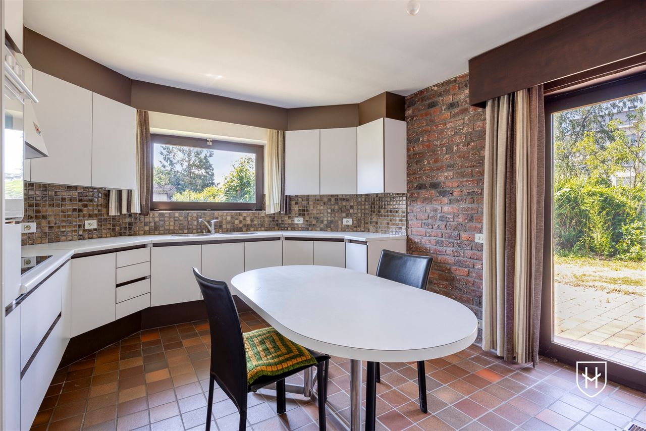 Modernistische architectenwoning op een royaal zonnig perceel op een residentiële zichtlocatie te Mol