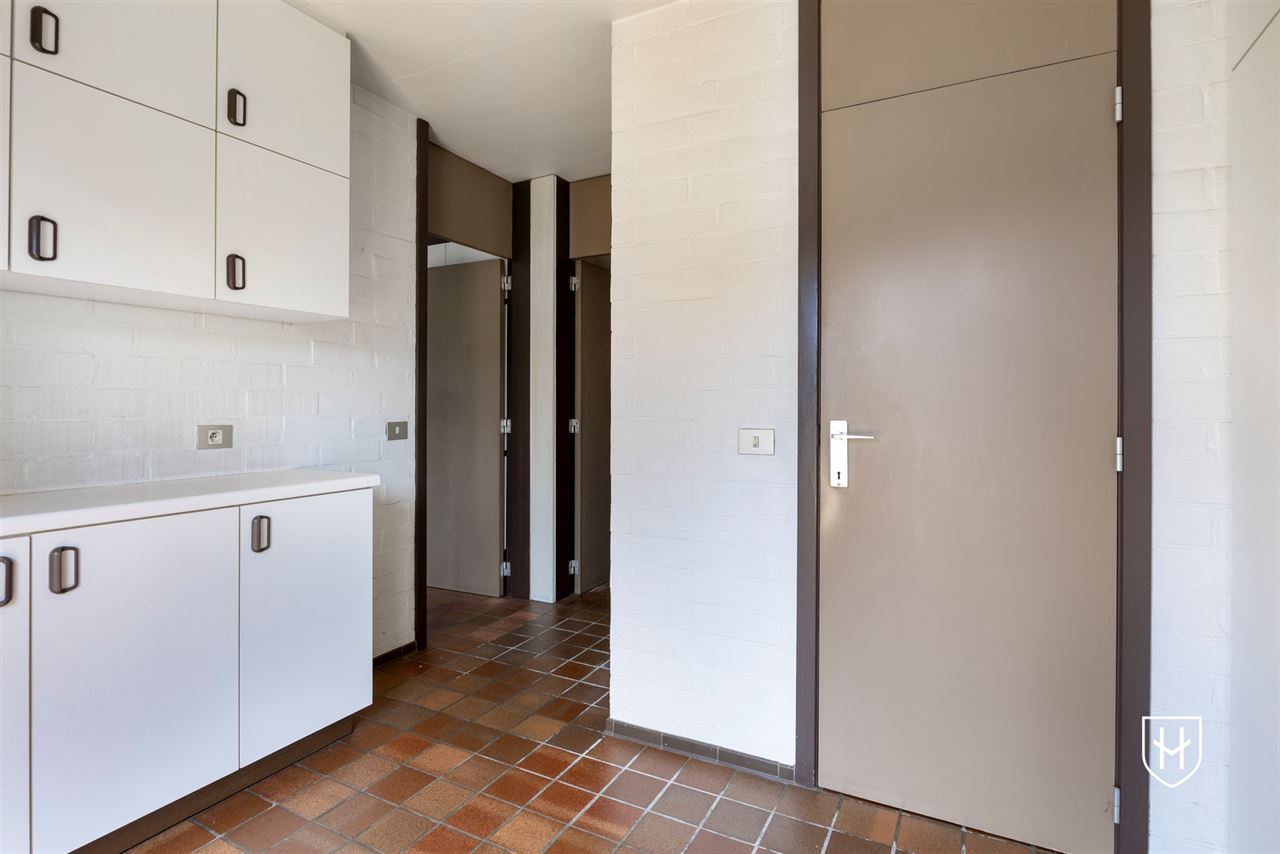 Modernistische architectenwoning op een royaal zonnig perceel op een residentiële zichtlocatie te Mol
