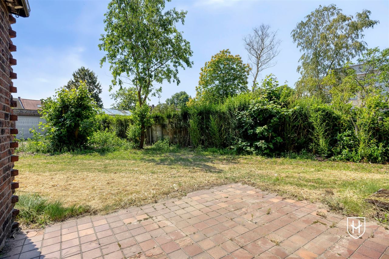 Modernistische architectenwoning op een royaal zonnig perceel op een residentiële zichtlocatie te Mol